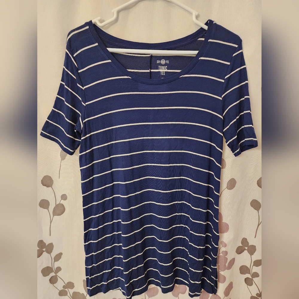 Time and Tru Navy Striped Short Sleeve Top